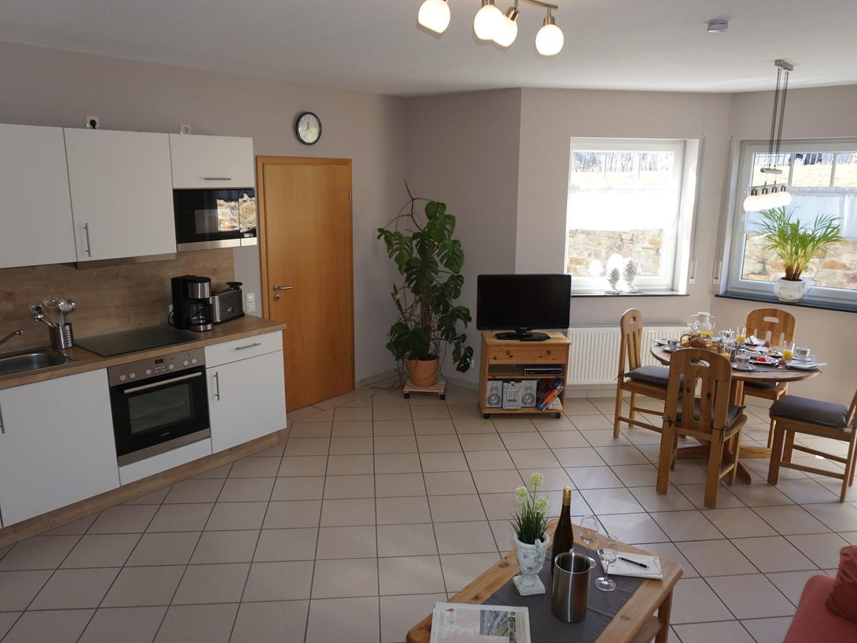 Sch ne Wohnung in der Moselregion Kinheim Exterior foto