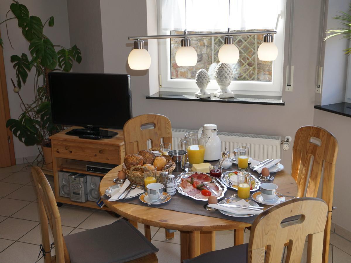 Sch ne Wohnung in der Moselregion Kinheim Exterior foto